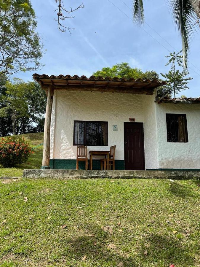 Hotel Candilejas Puerto Berrio エクステリア 写真